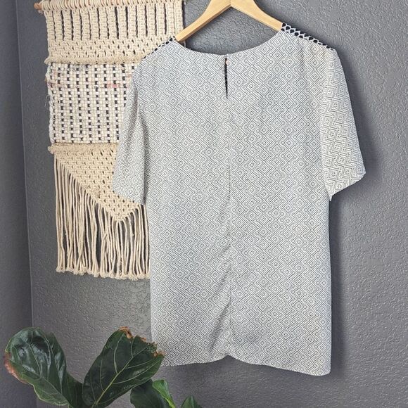 Black and White Boutique Tunic - Picture 5 of 7